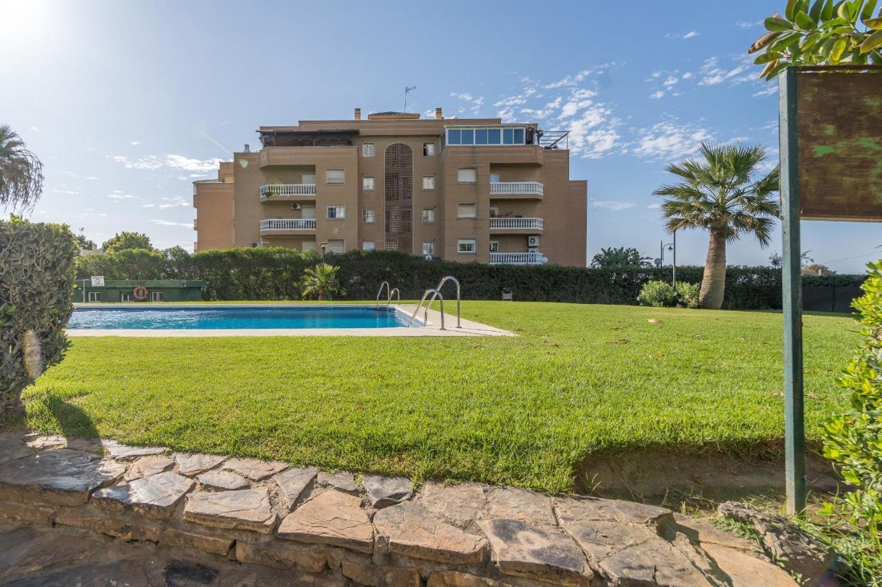 Suite Homes Hesperides Garden Beach Малага Экстерьер фото