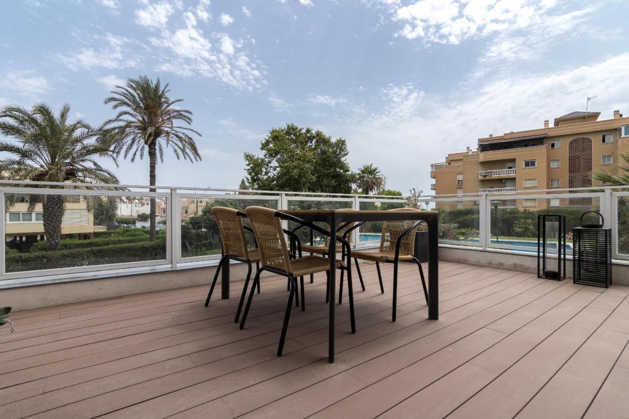 Suite Homes Hesperides Garden Beach Малага Экстерьер фото