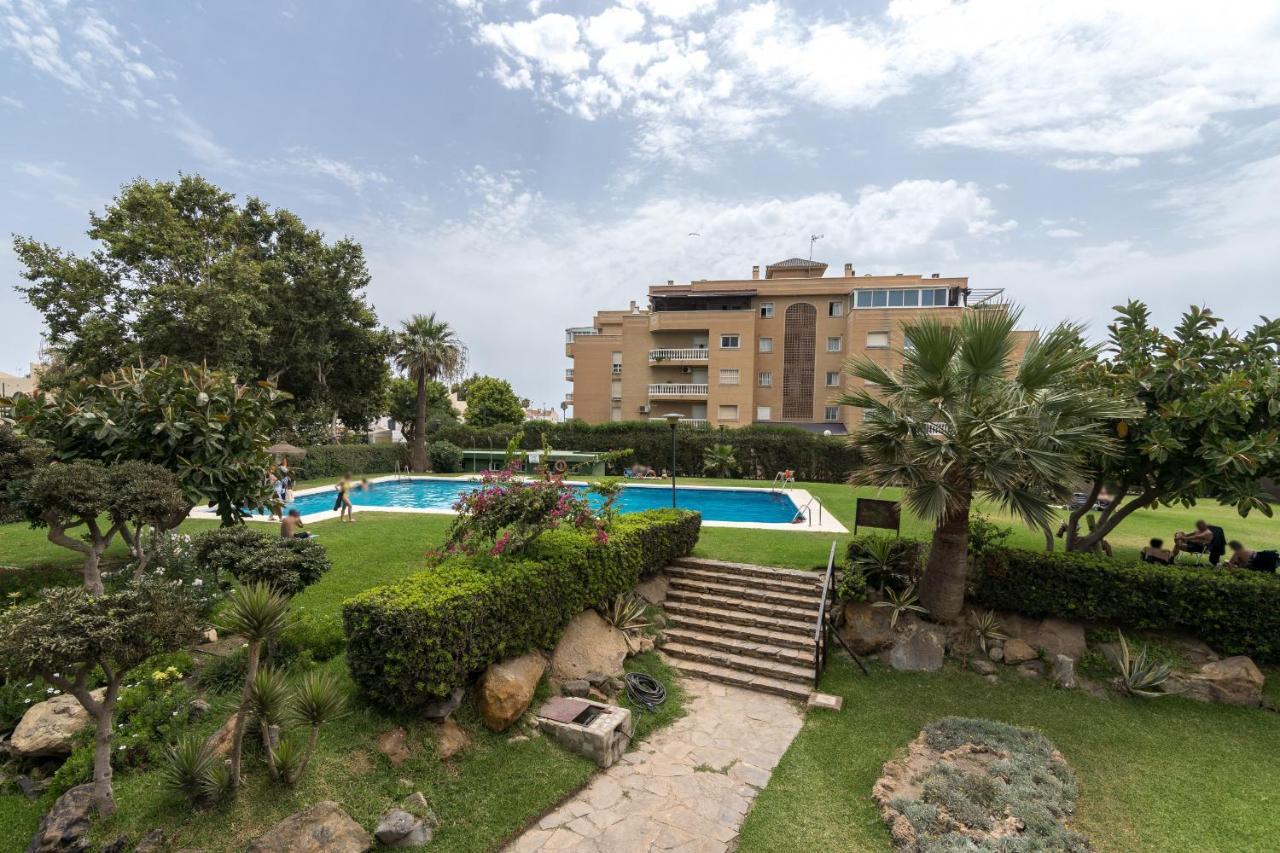 Suite Homes Hesperides Garden Beach Малага Экстерьер фото